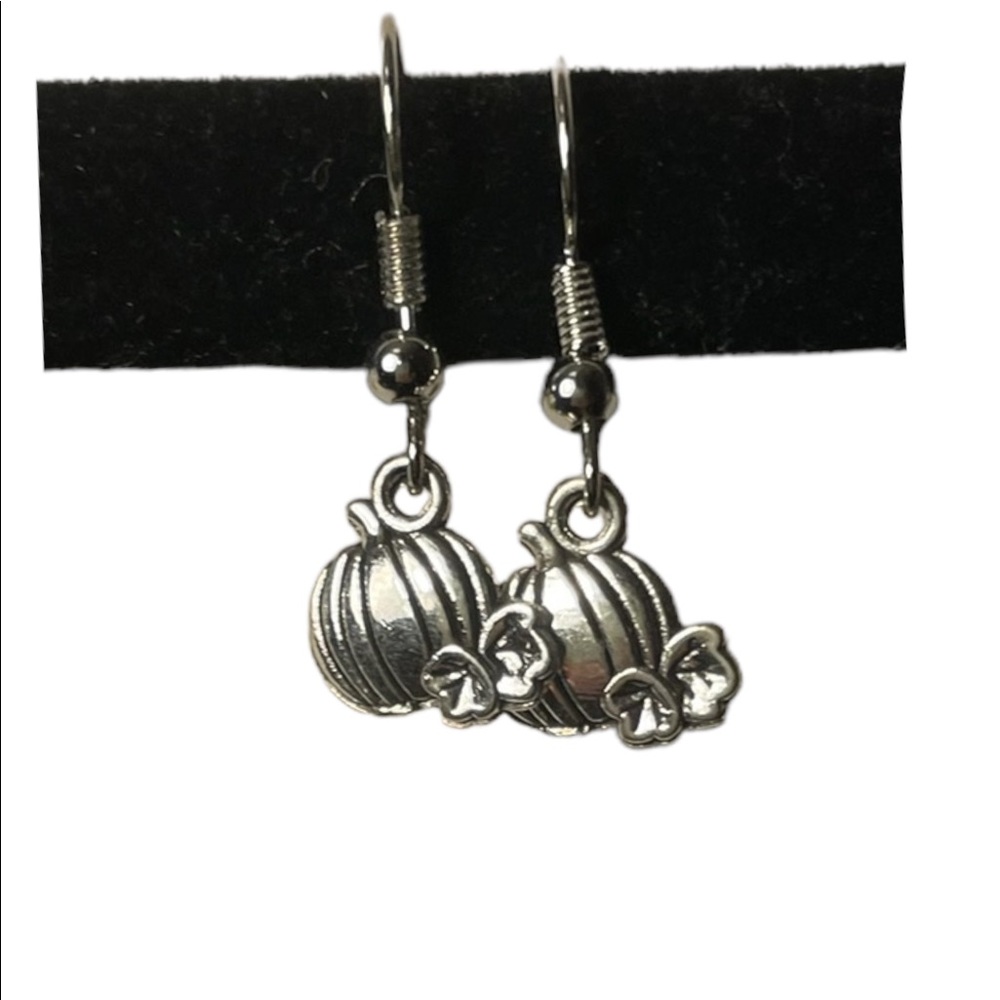 Halloween earrings! 🎃